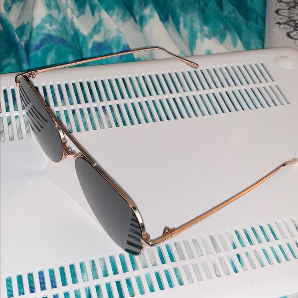 sunglasses - Picture 2 of 3